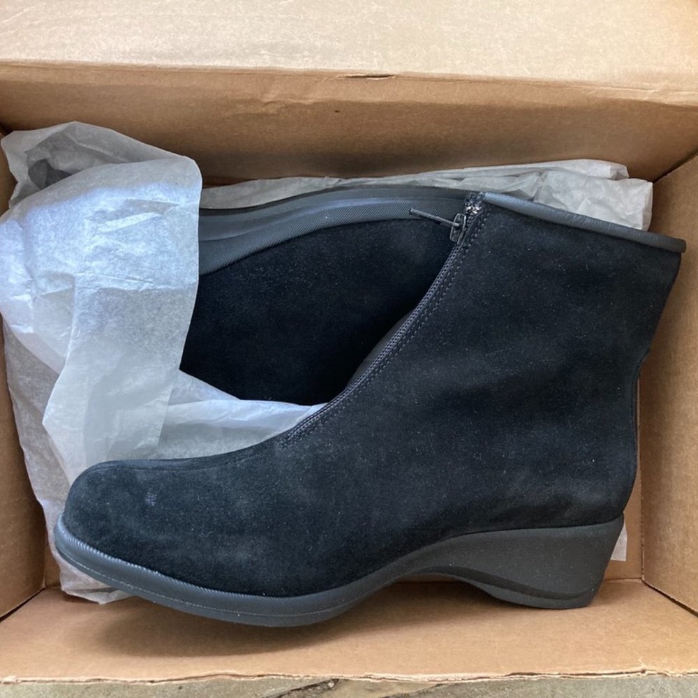 La Canadienne Shanah Women's Boots - Size 8 BRAND NEW w/o tags